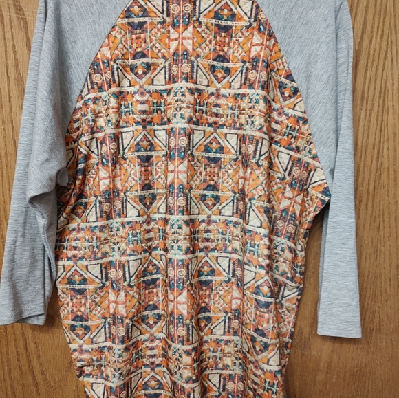 LuLaRoe Randy Tee - Picture 3 of 4